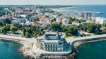 A picture of the large and historic "casino-building" on the waterfront in Constanța