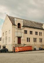 Alesund Pink building 1