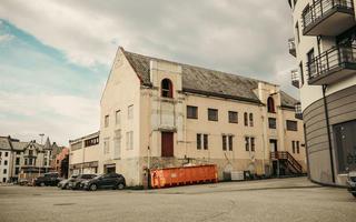 Alesund Pink building 1